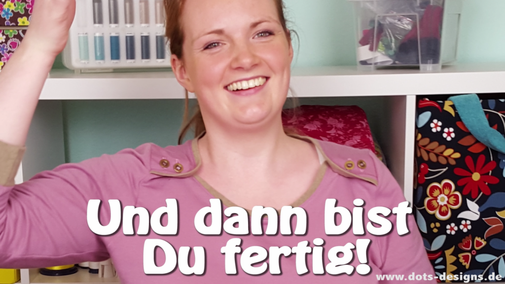 Als letztes noch die Knöpfe dran nähen